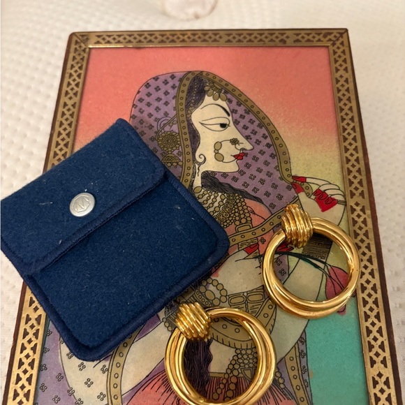 NWOT Missoma 18k gold plated Lucy Williams front facing hoops with box - Picture 8 of 8